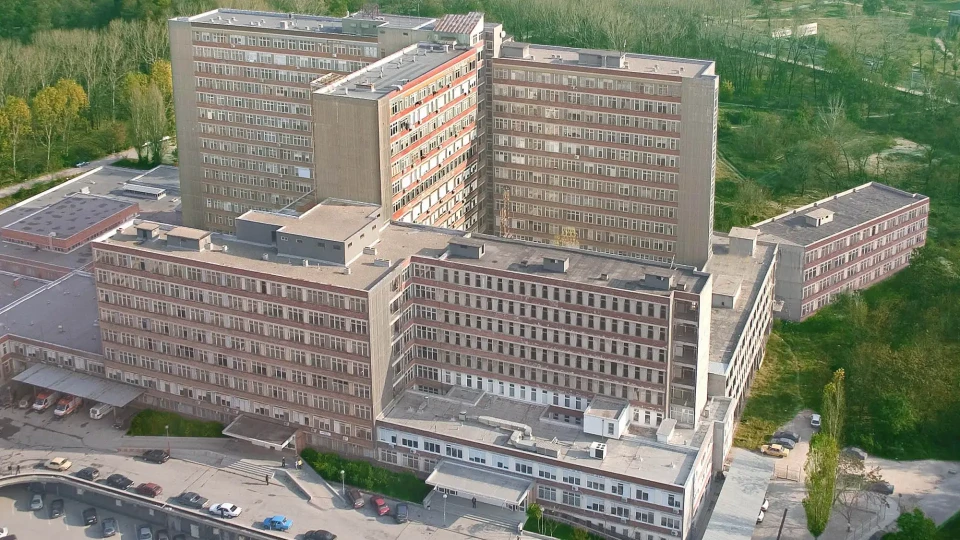Персоналът на огромна наша болница скочи в защита на директора | StandartNews.com